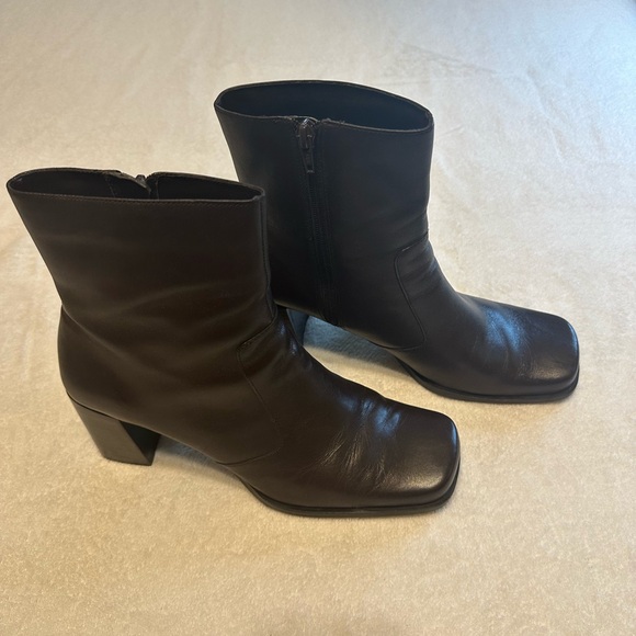 Lina Elegant Brown Leather Ankle Boots 3 inch heels w/zipper. - Picture 2 of 8